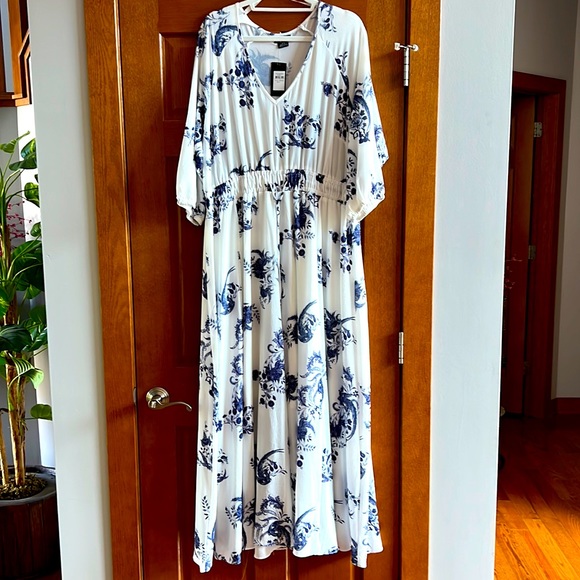 City Chic 16W Shinjuku White & Blue Floral Maxi Dress - Picture 7 of 13